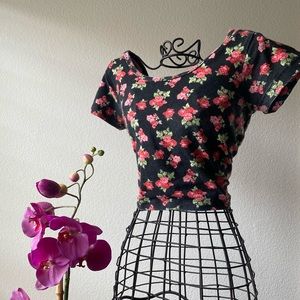 Rose Short Sleeve Crop Top